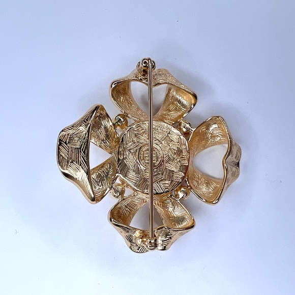 SOLD Givenchy Vintage Maltese cross style brooch with faux pearls - Picture 5 of 9